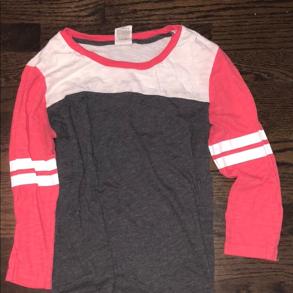 Victoria’s Secret Three Quarter Sleeve Shirt - Picture 2 of 3